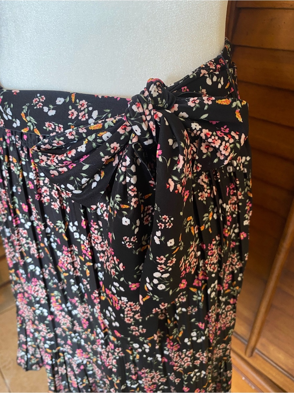 LOFT Black Pleated Midi Skirt with Pink & White Floral Print - Picture 3 of 6
